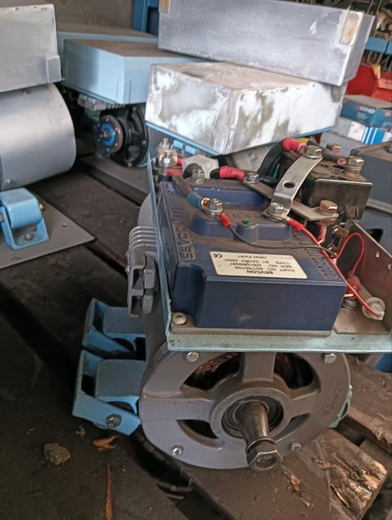 Elektrische aangedreven elektro motoren!!!, Doe-het-zelf en Verbouw, Motoren, Ophalen of Verzenden, Zo goed als nieuw, Elektromotor