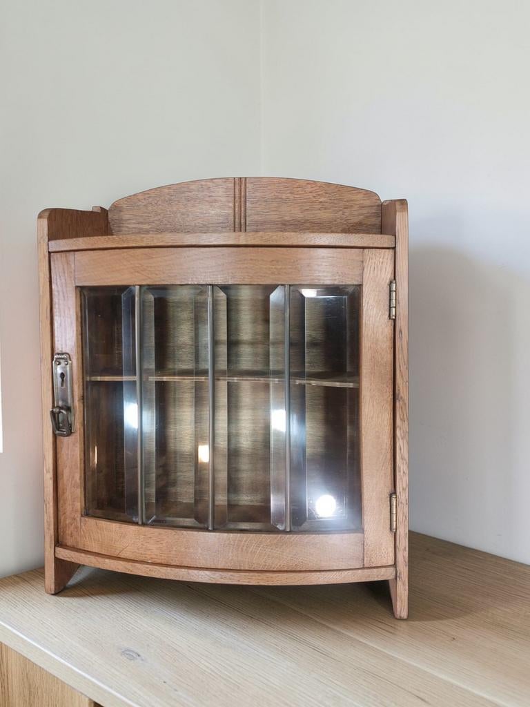 Klein Art Deco hangkastje eiken met geslepen ruitjes, Ophalen