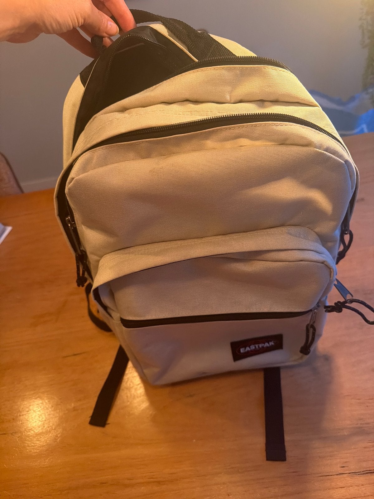 Eastpak rugzak - laptoptas, Beige schooltas ZGAN 34 liter, 25 tot 40 cm, Ophalen of Verzenden, Zo goed als nieuw, 30 tot 45 cm