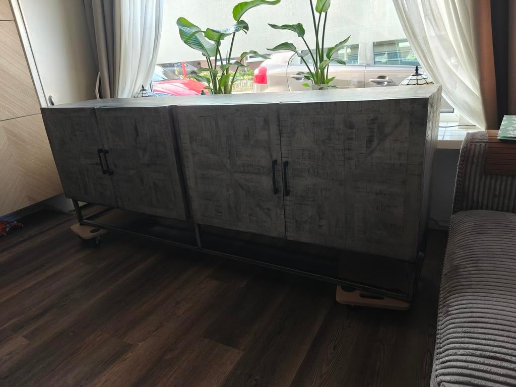 Grijze Mangohouten dressoir met stalen frame, Ophalen, Zo goed als nieuw, 25 tot 50 cm
