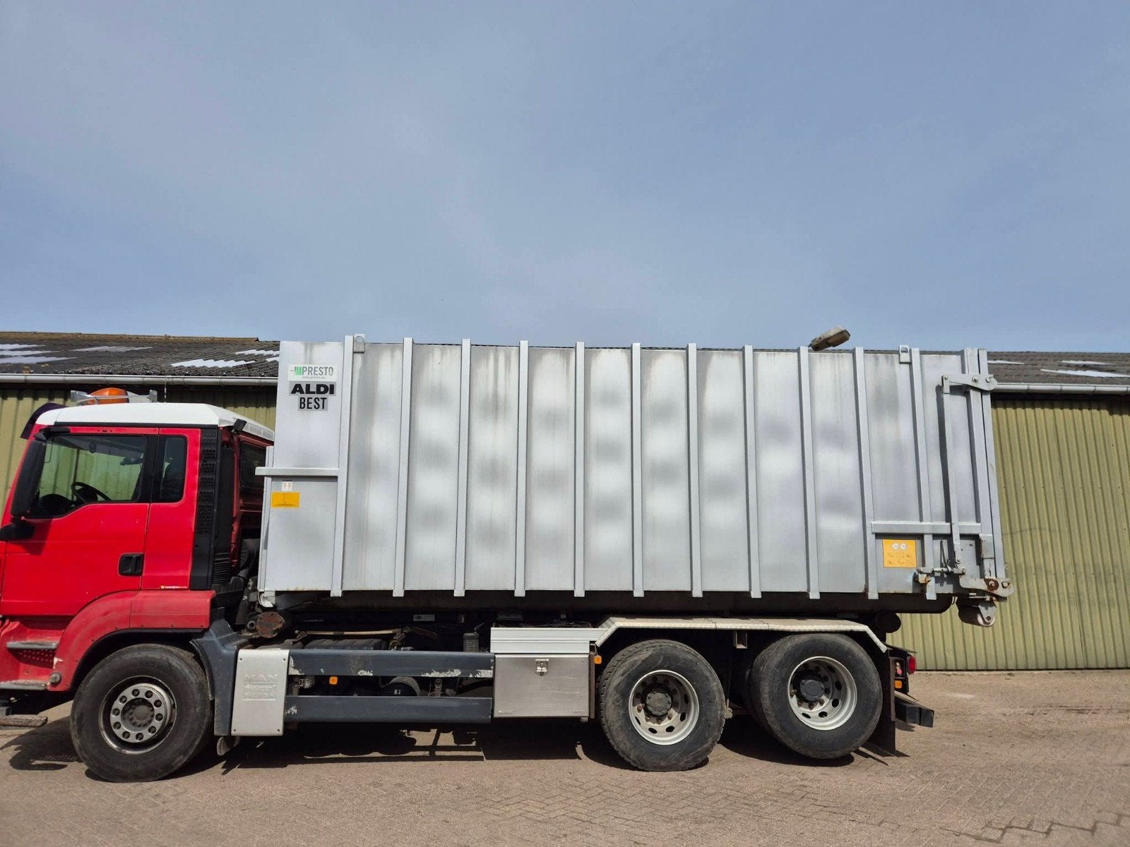 Gebruikte presto stationaire pers + containers te ko, Ophalen