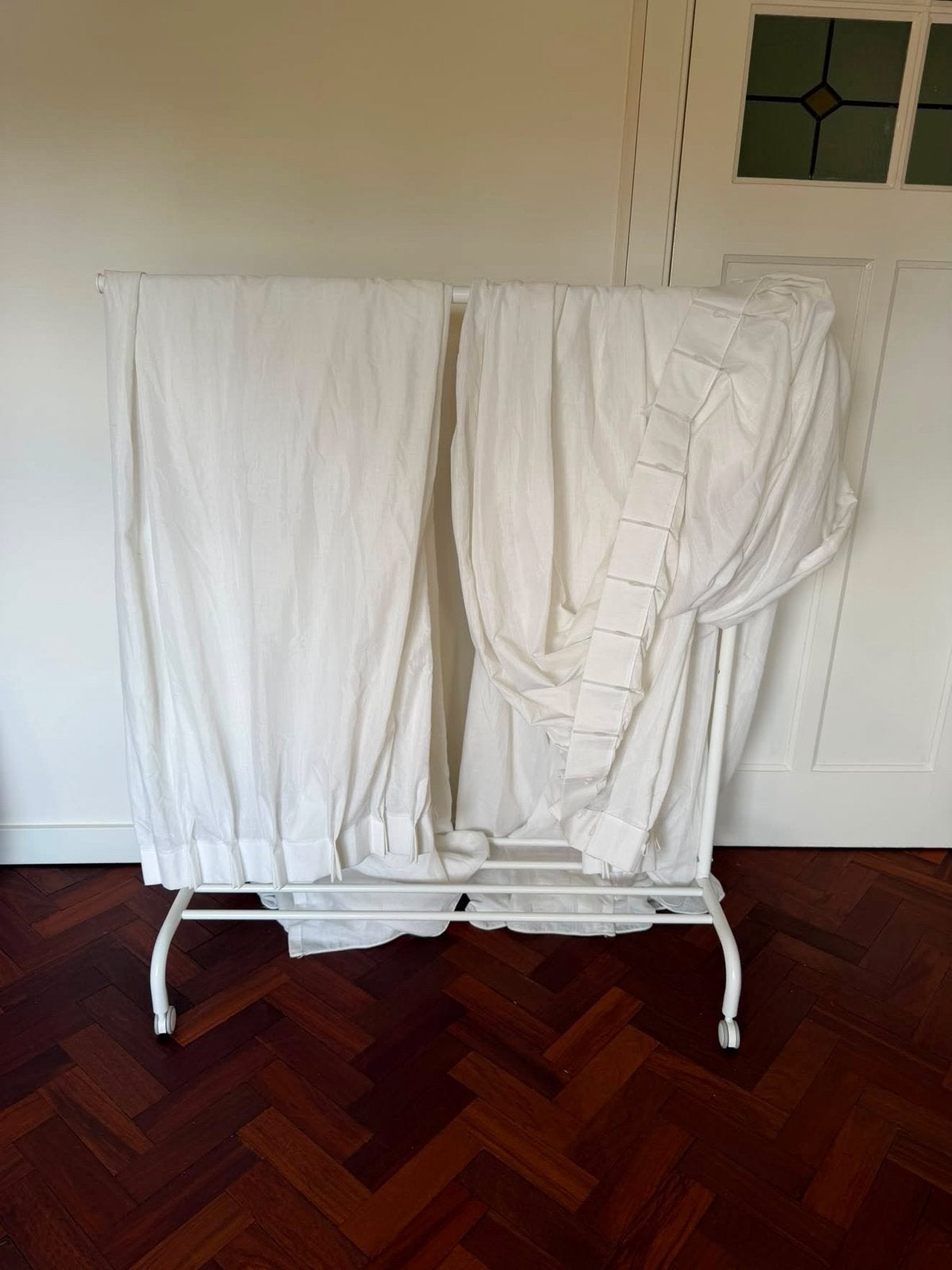 2 witte half-transparante vitrages  – 180 /240 cm hoog, Ophalen of Verzenden, Zo goed als nieuw