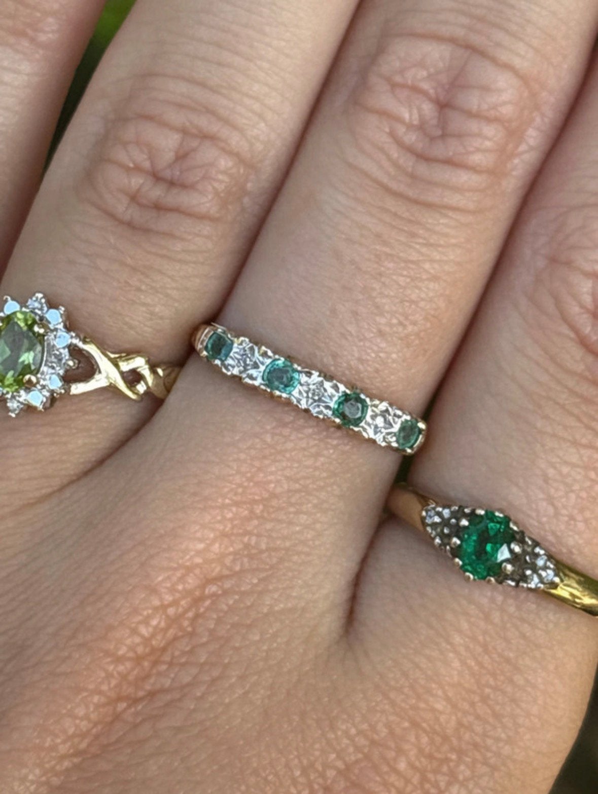 9K gouden half eternity ring met groene steentjes & diamant, 18 tot 19, Zo goed als nieuw, Dame, Goud