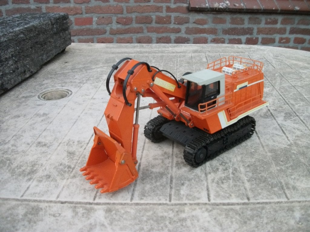 hitachi   ex  1800   graafmachine, Hobby en Vrije tijd, Modelauto's | 1:43, Ophalen of Verzenden, Gebruikt, Overige typen, Overige merken