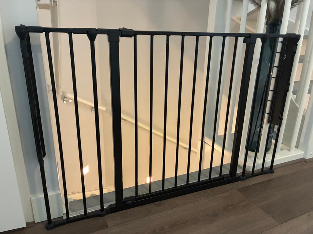 BabyDan Flex S traphekje zwart, Kinderen en Baby's, Traphekjes, Ophalen, 100 tot 115 cm, Zo goed als nieuw, Metaal of IJzer