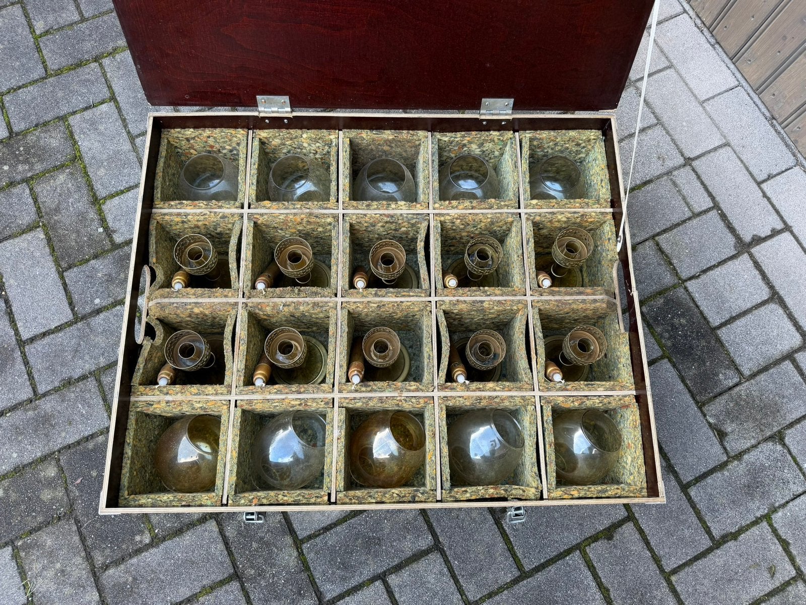 Vintage kist met 10 messing kaars lampen er in, Ophalen, Koper of Brons