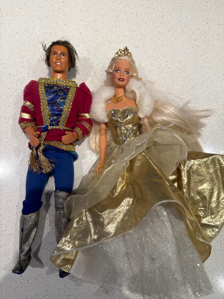 Koningspaar Barbies 1968 (man) en 1966 (vrouw) - Set, Kinderen en Baby's, Speelgoed | Poppen, Ophalen of Verzenden, Zo goed als nieuw