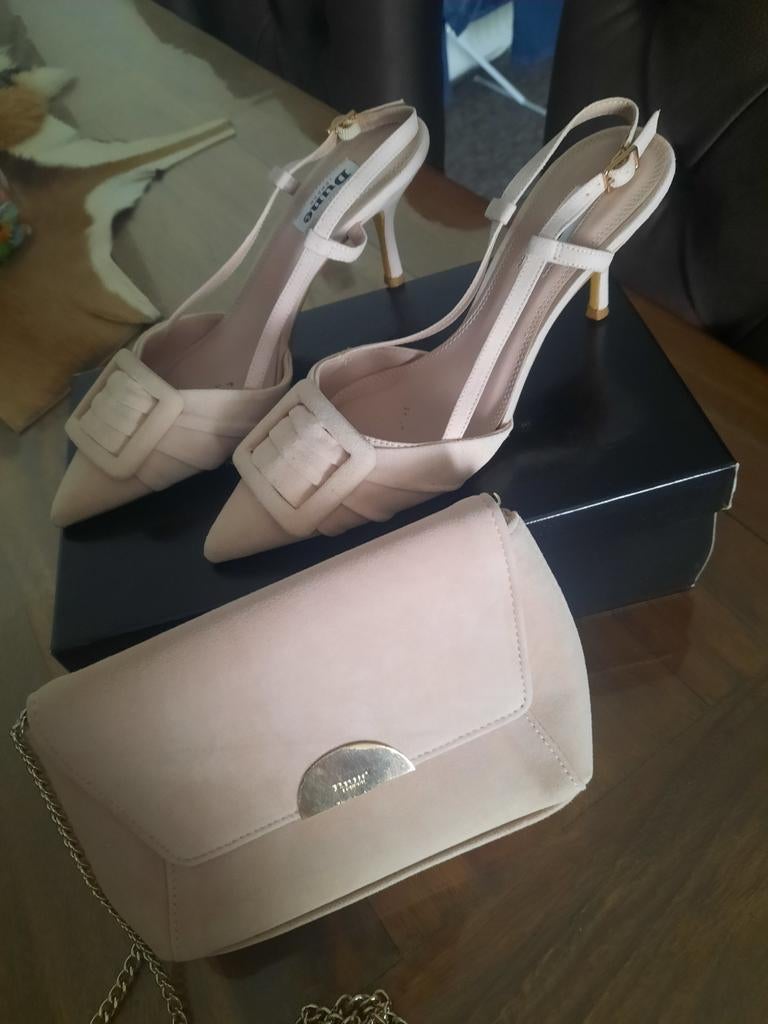 Zalmkleurige avondschoenen maat 37 met bijpassende tas, Ophalen of Verzenden, Zo goed als nieuw, Sneakers of Gympen