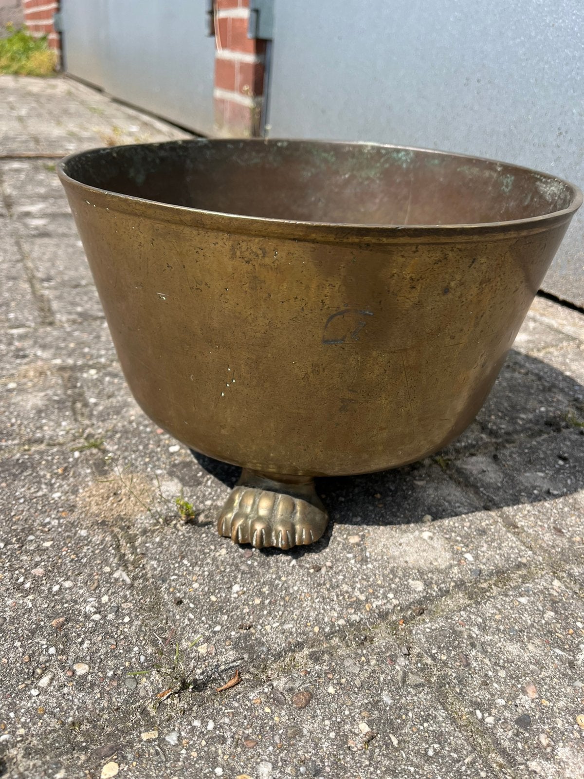 Geel koperen 3 poot bloempot met leeuwenklauwen poten, Antiek en Kunst, Antiek | Koper en Brons, Ophalen