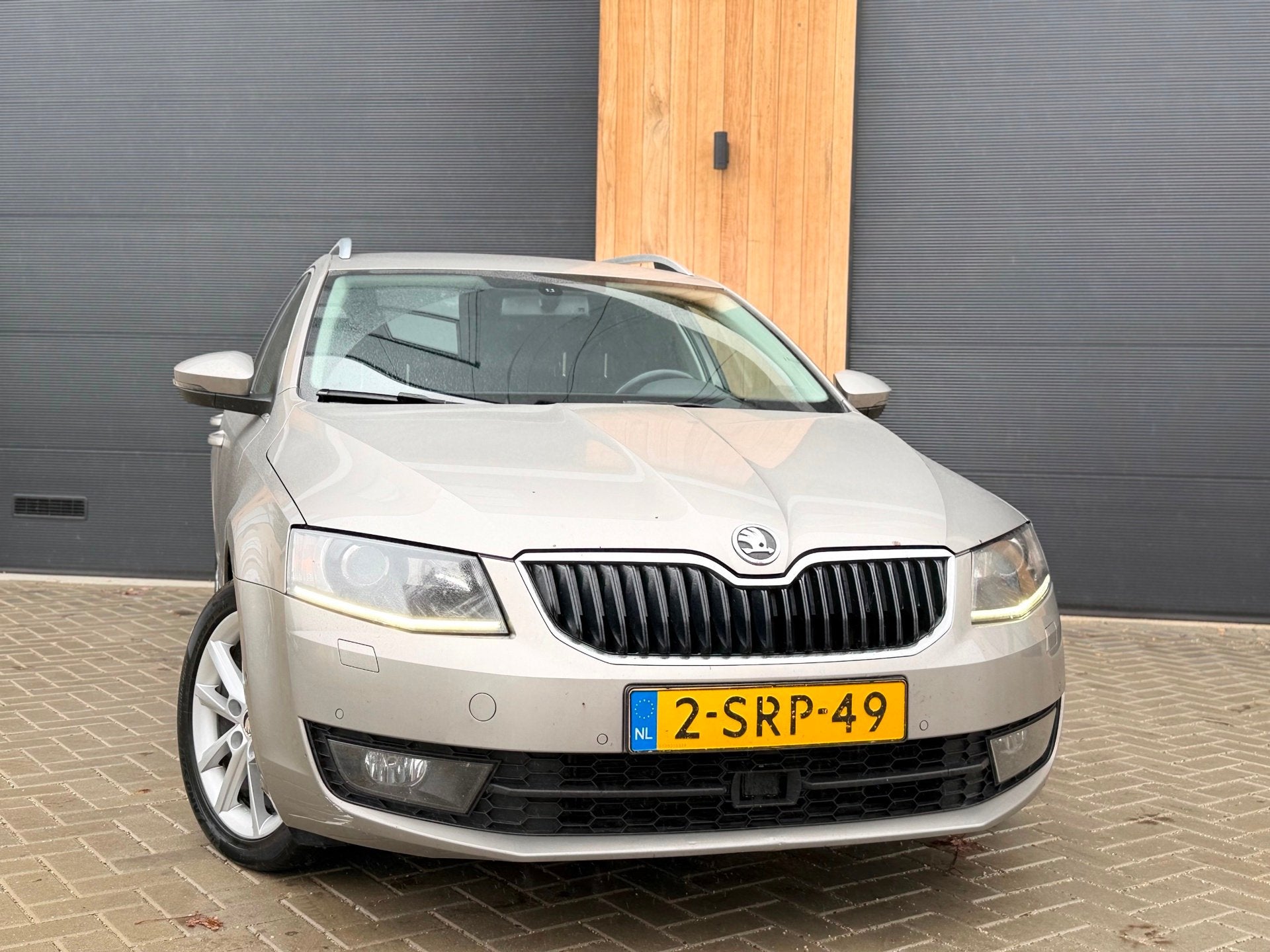 Skoda Octavia Combi 1.6 TDI Elegance Business DSG|XENON|STOE, Auto's, Euro 5, Gebruikt, Zwart, 4 cilinders