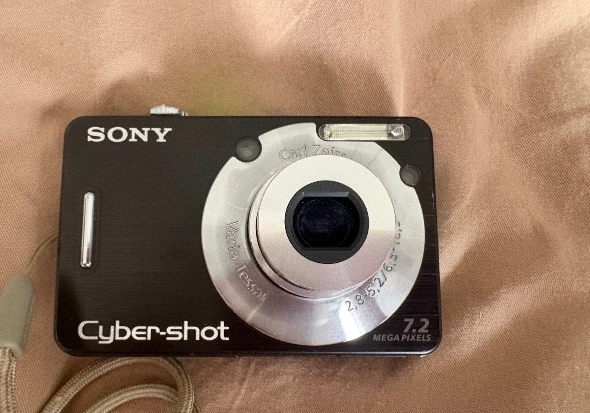 Sony Cyber-shot DSC-W70 Compactcamera - 7.2 MP, Ophalen, Gebruikt, Oplader, Compactcamera
