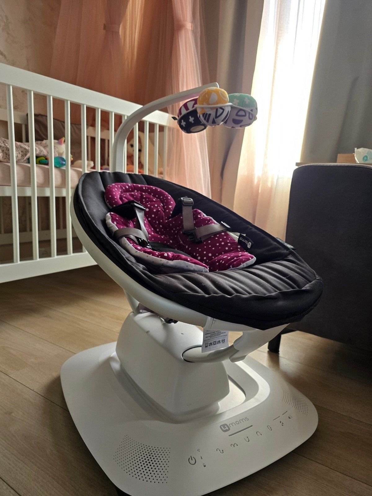 4moms MamaRoo 5.0 schommelstoel + newborn inleg & doos, Ophalen, Zo goed als nieuw
