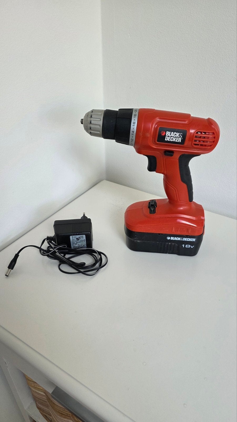 Black & Decker 18V Boor-/Schroefmachine met Oplader, Ophalen of Verzenden, Gebruikt, 600 watt of meer, Boor- en Schroefmachine