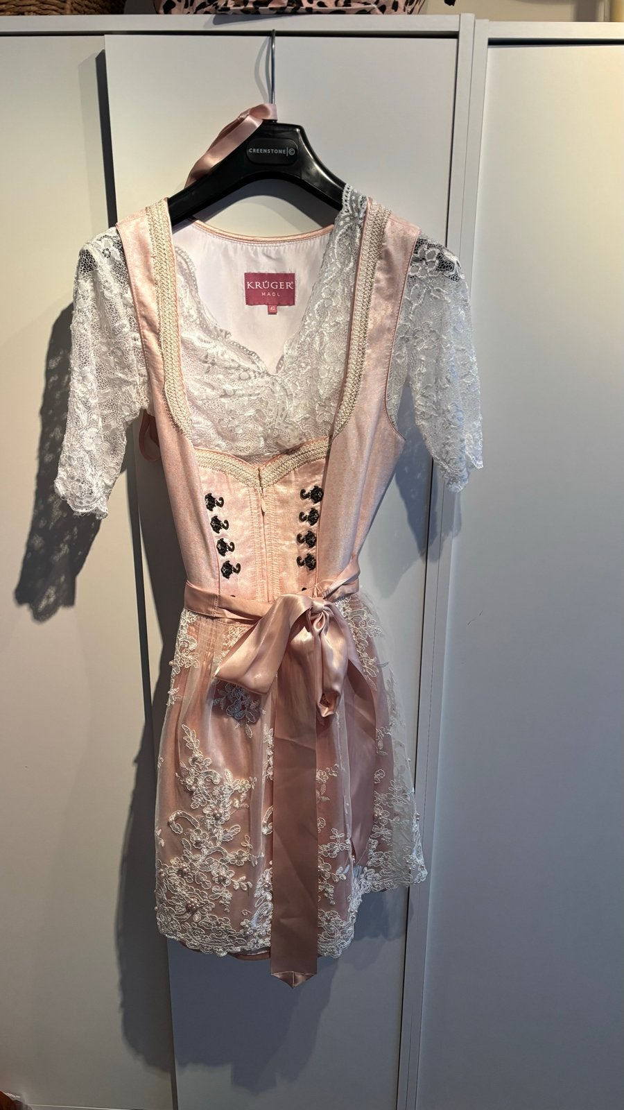 Roze Dirndl van Krüger Madl - Maat 42, Maat 42/44 (L), Ophalen of Verzenden, Zo goed als nieuw, Roze