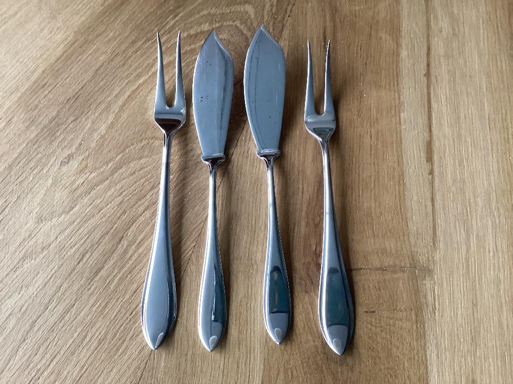 Keltum P8 puntfilet 2 vleesvorkjes en 2 botermesjes, Antiek en Kunst, Ophalen