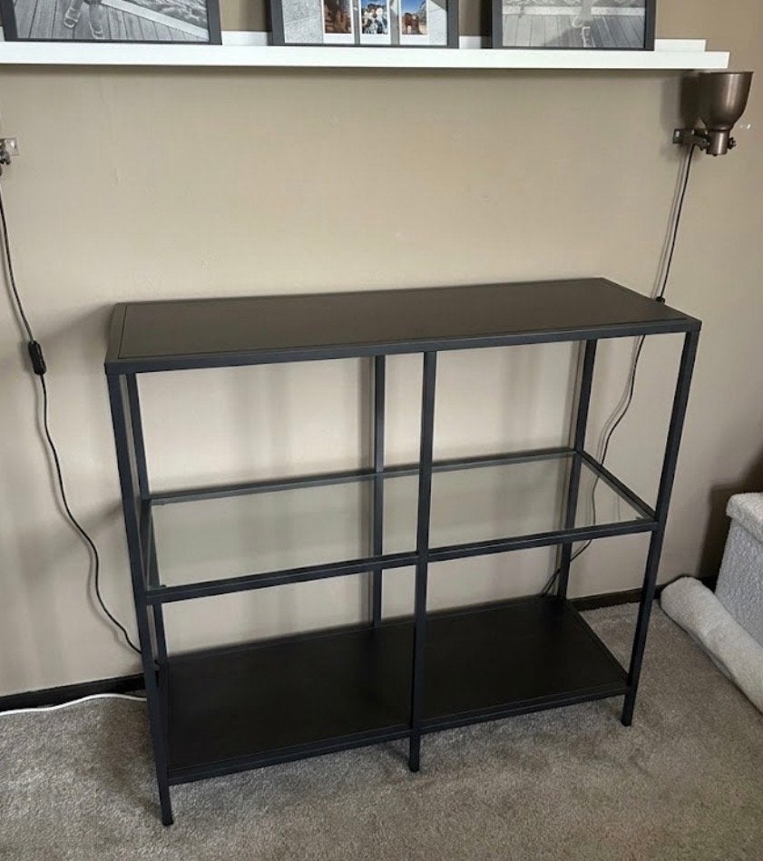 IKEA VITTSJÖ Stellingkast zwartbruin/glas, Ophalen, Zo goed als nieuw