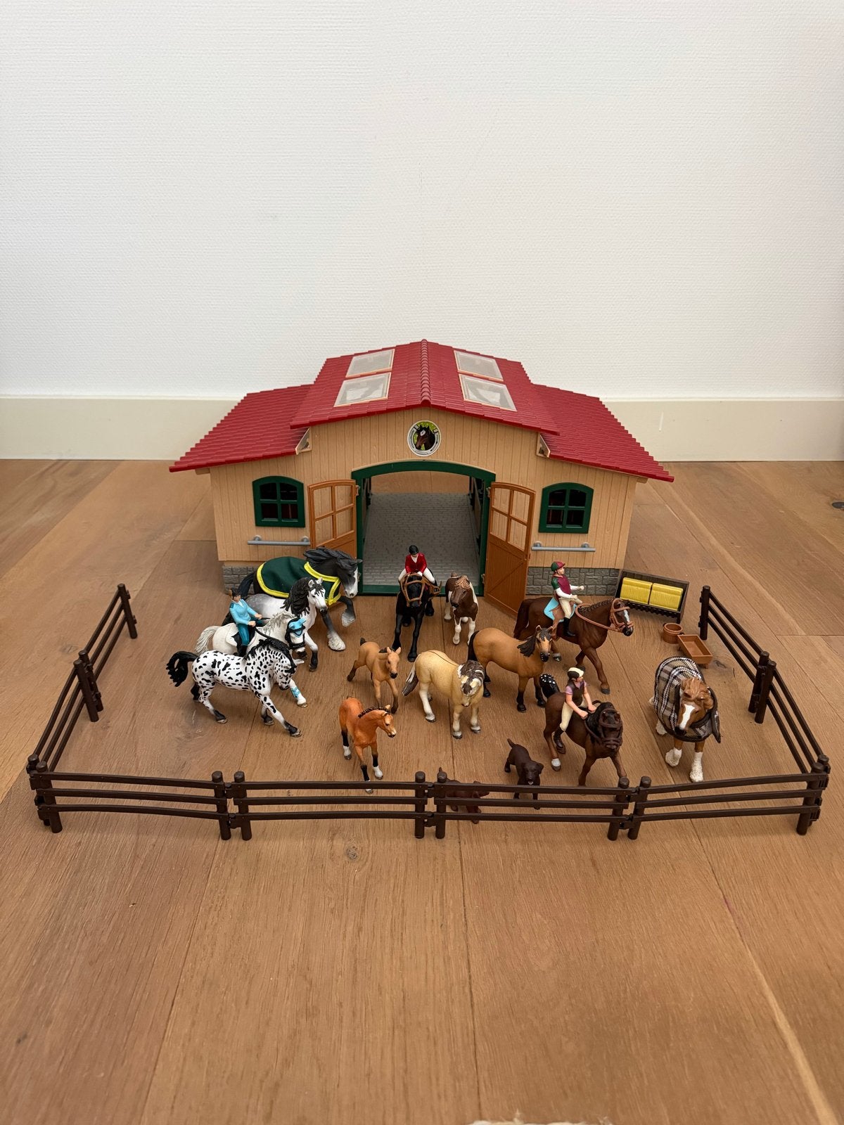 Schleich Paardenstal met veel paarden en accessoires, Ophalen, Gebruikt, Jongen of Meisje