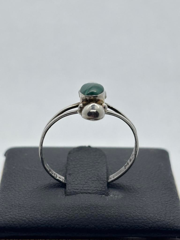 Zilveren ring met malachiet, maat 18, 18 tot 19, Nieuw, Ophalen of Verzenden, Met edelsteen