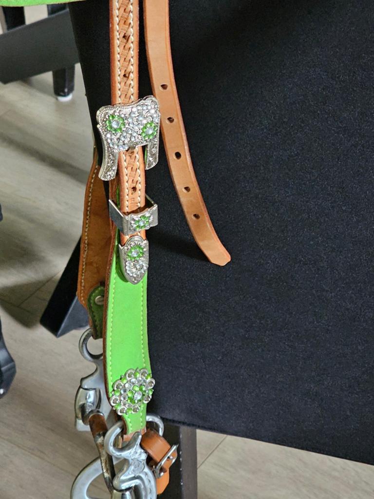 Western show hoofdstel limegroen suede met show teugels, Dieren en Toebehoren, Paarden en Pony's | Hoofdstellen en Tuigage, Ophalen of Verzenden
