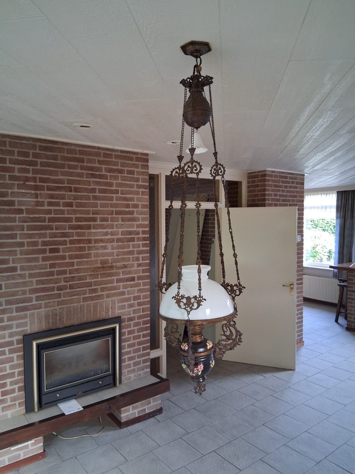 Antieke hanglamp met katrolsysteem, Ophalen