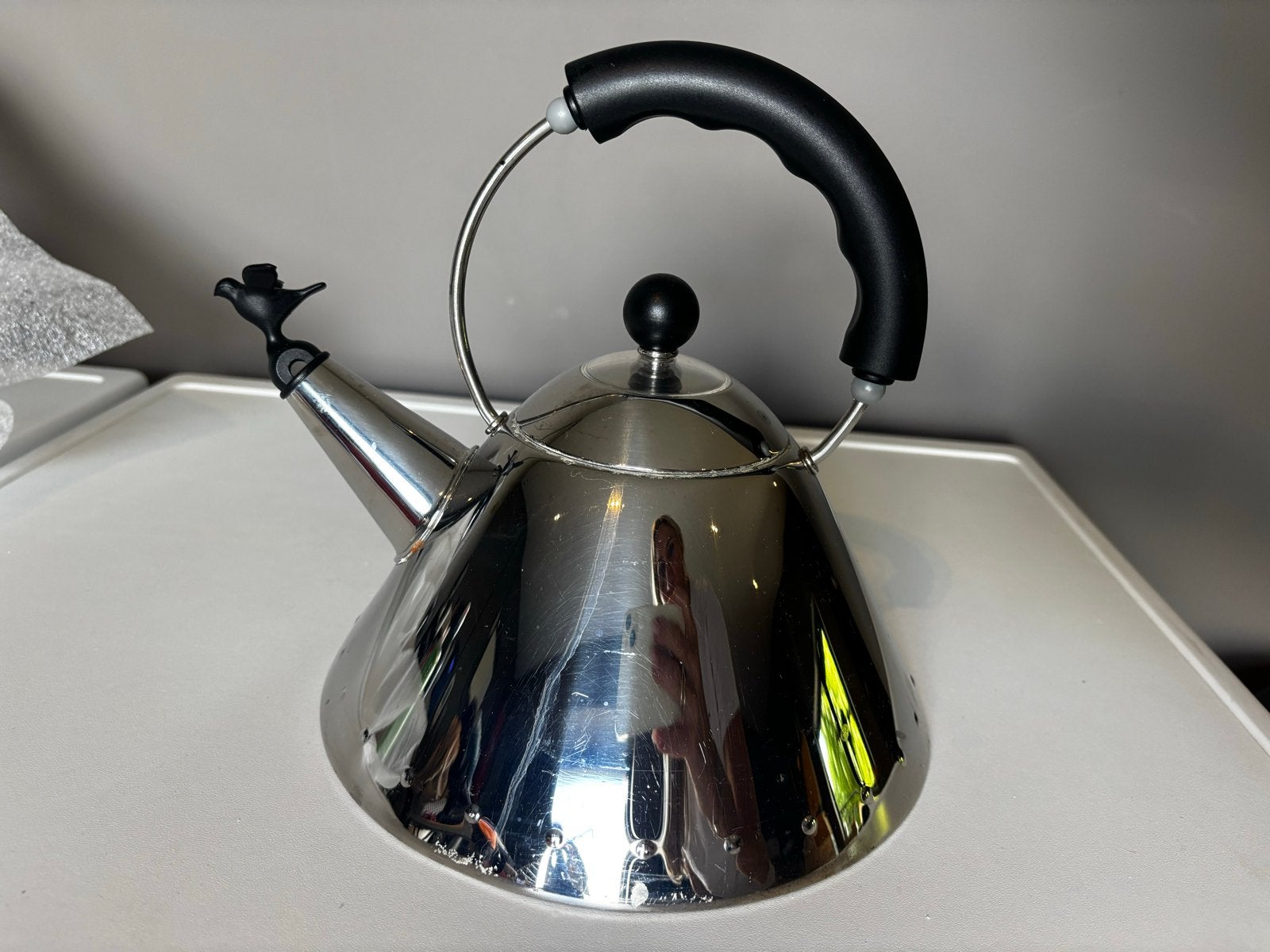 Alessi fluitketel - Klassiek design, moet gepoetst worden, Theepot/fluitketel, Gebruikt, Zilver, Ophalen of Verzenden