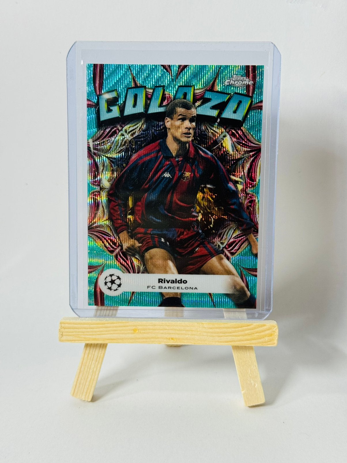 Topps Chrom Rivaldo Golazo Aqua Wave /199 #GL-7 FC Barcelona, Ophalen of Verzenden, Zo goed als nieuw, Plaatje