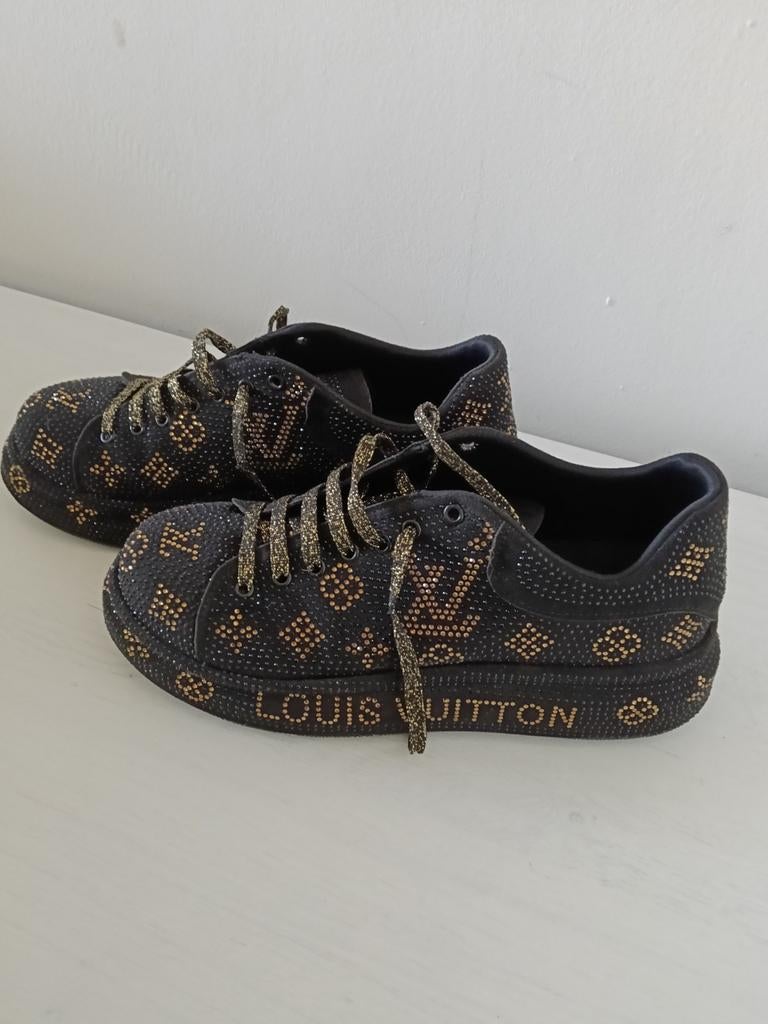 Zwarte Louis Vuitton sneakers met studs - Maat 40, Zwart, Ophalen of Verzenden, Sneakers of Gympen, Louis Vuitton