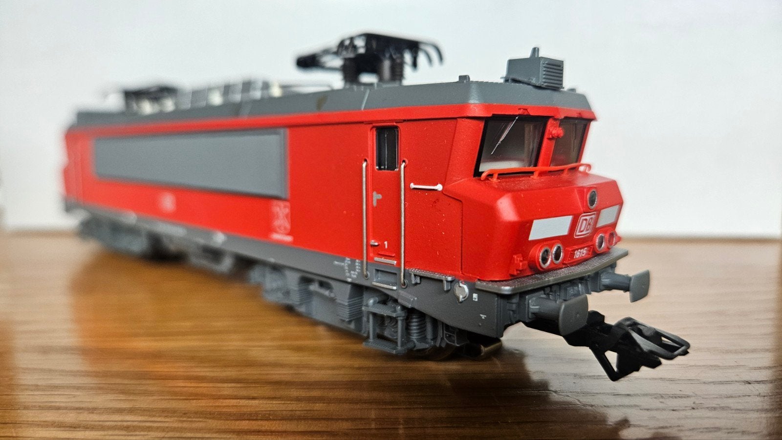 Märklin H0 Locomotief DB 152 032-1 Rood/Grijs, Ophalen, Wisselstroom, Locomotief, Zo goed als nieuw