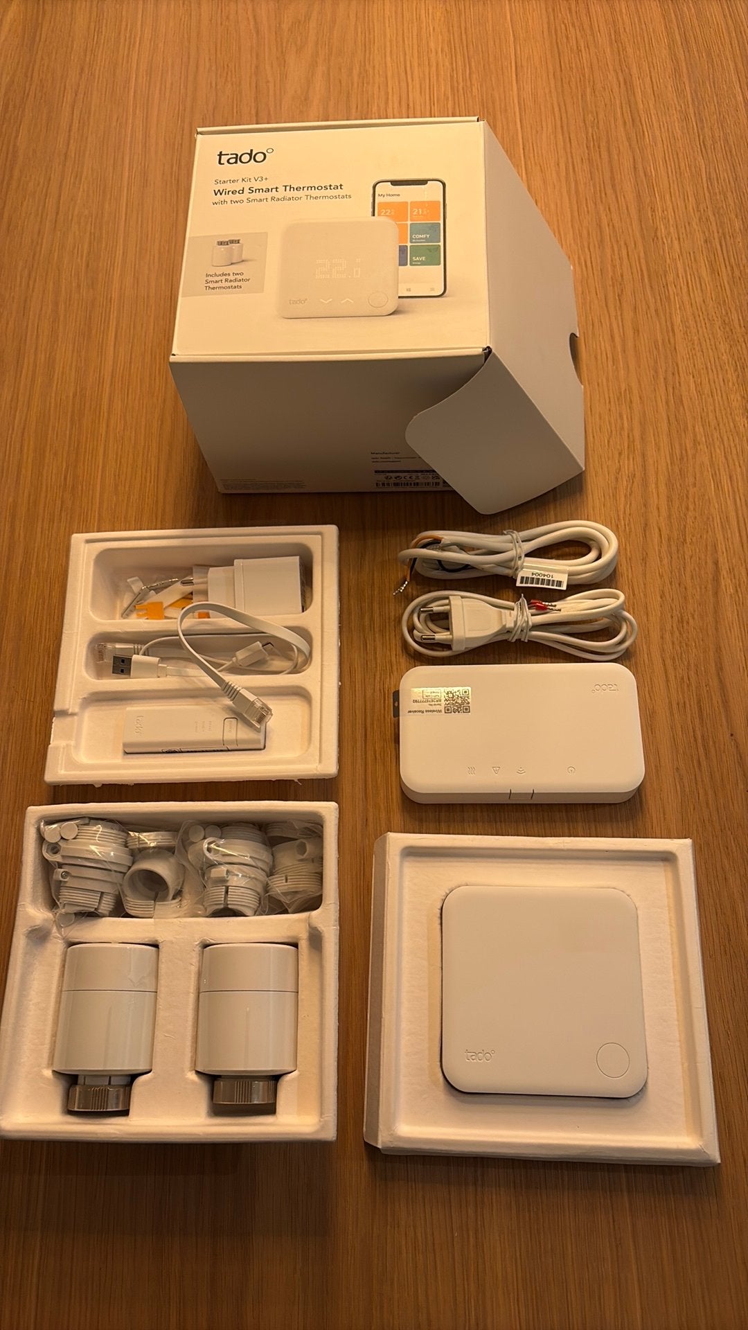 Tado starterskit V3+ draadloos met 2 radiatorknoppen, Doe-het-zelf en Verbouw, Ophalen of Verzenden, Slimme thermostaat, Zo goed als nieuw