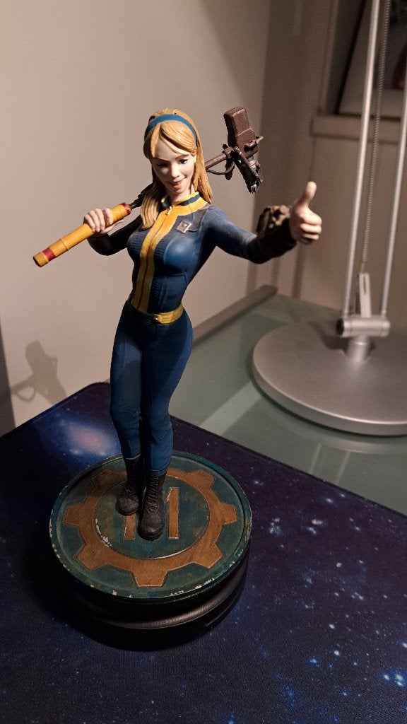 Fallout Vault Girl Beeldje, Ophalen of Verzenden, Zo goed als nieuw, Mens