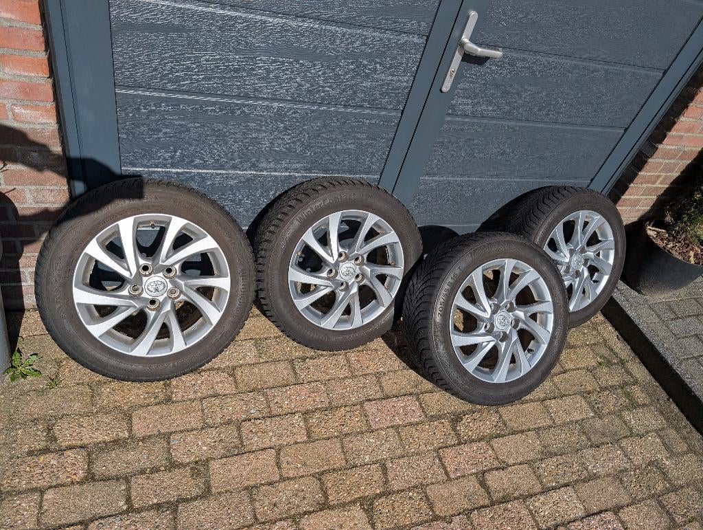 Toyota velgen met winterbanden en losse all season banden, Ophalen, Gebruikt, 16 inch, Banden en Velgen