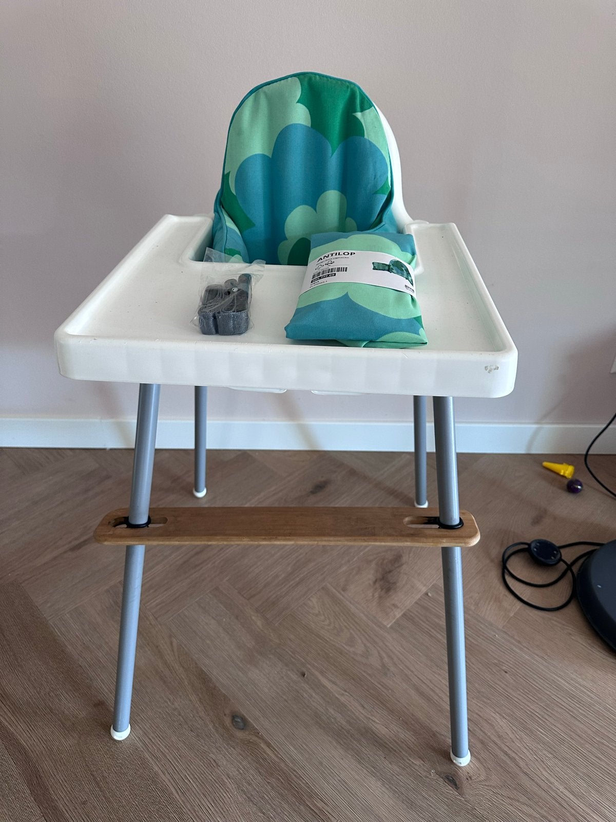 IKEA Antilop kinderstoel met kussen en gordel, Kinderen en Baby's, Ophalen, Nieuw, Overige typen, Afneembaar eetblad