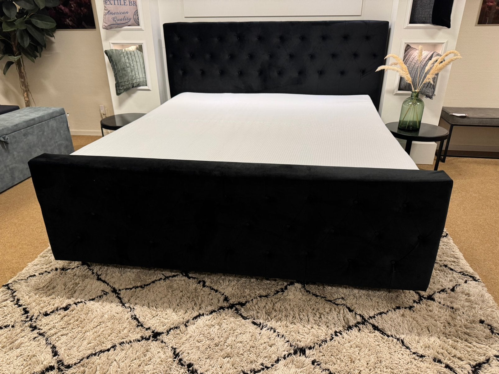 Boxspring 180 Zwart Gecapitonneerd met Emma matras E-7379, Huis en Inrichting, Slaapkamer | Boxsprings, Ophalen, #Boxspring#Gecapitonneerd#180#Zwart#2persoons