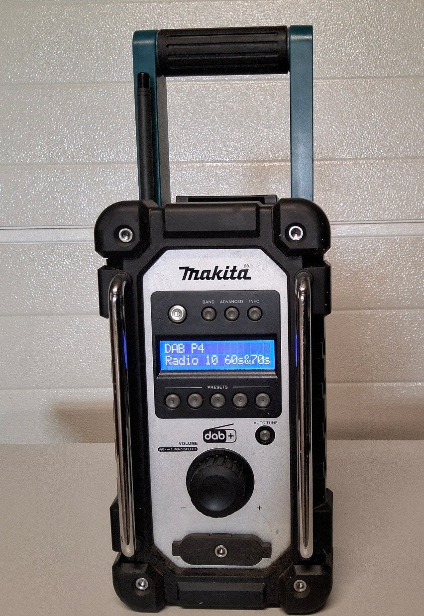 Makita bouwradio DMR110N, Ophalen of Verzenden, Gebruikt, Bouwradio