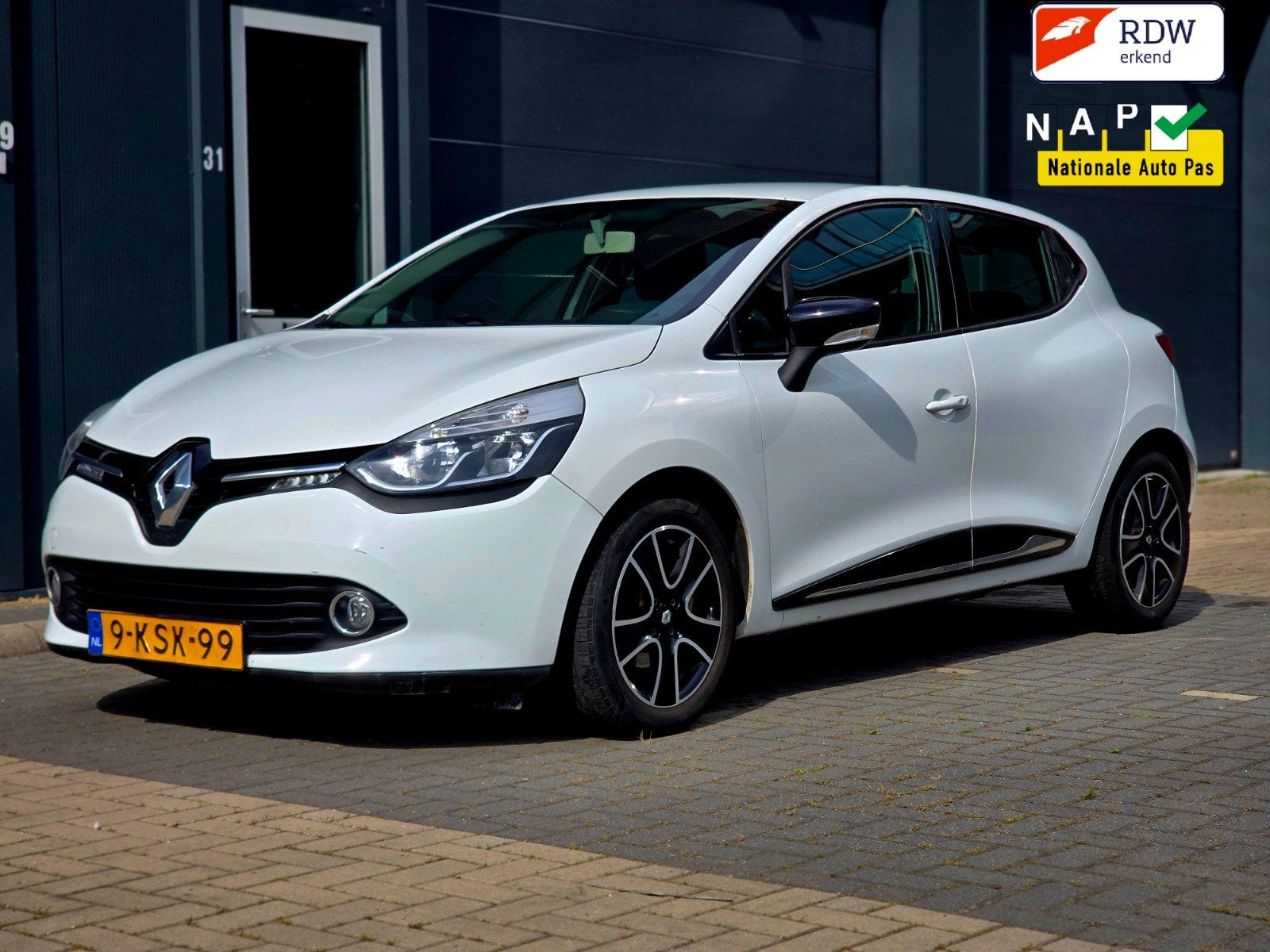 Renault Clio 0.9 TCe Dynamique | Navigatie | Cruise Control, Voorwielaandrijving, Euro 5, Stof, Zwart