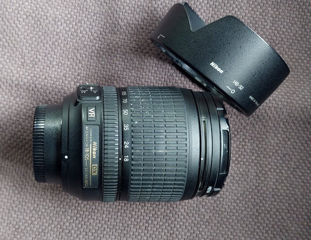 Nikon DX AF-S Nikkor 18-105mm 1:3.5-5.6 G ED + UV-filter, Audio, Tv en Foto, Fotografie | Lenzen en Objectieven, Gebruikt, Beschermhoes/tas