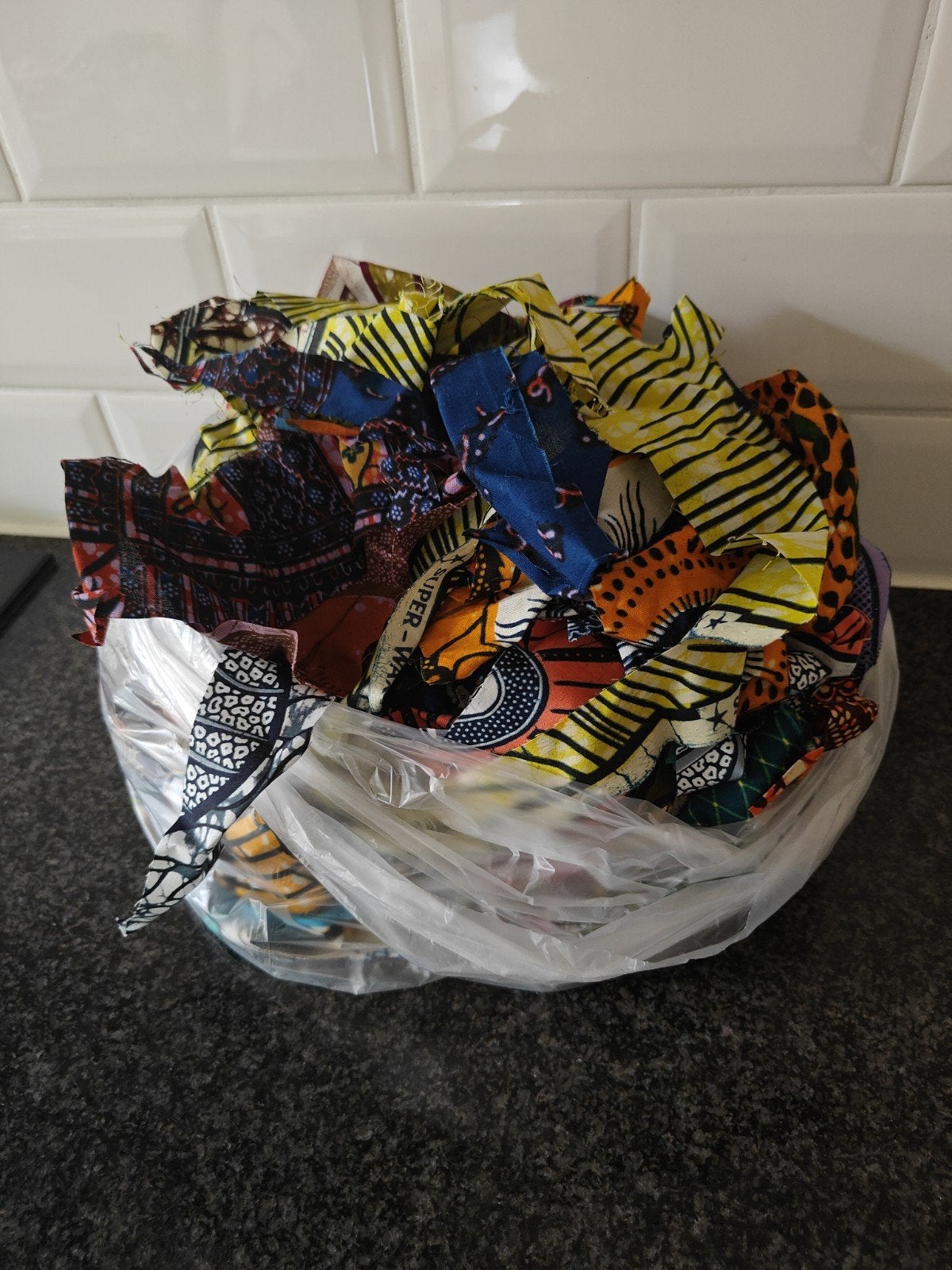 Vlisco stofresten - 232 g lapjes voor quilt of patchwork, Meerkleurig, Nieuw, Ophalen of Verzenden, Katoen