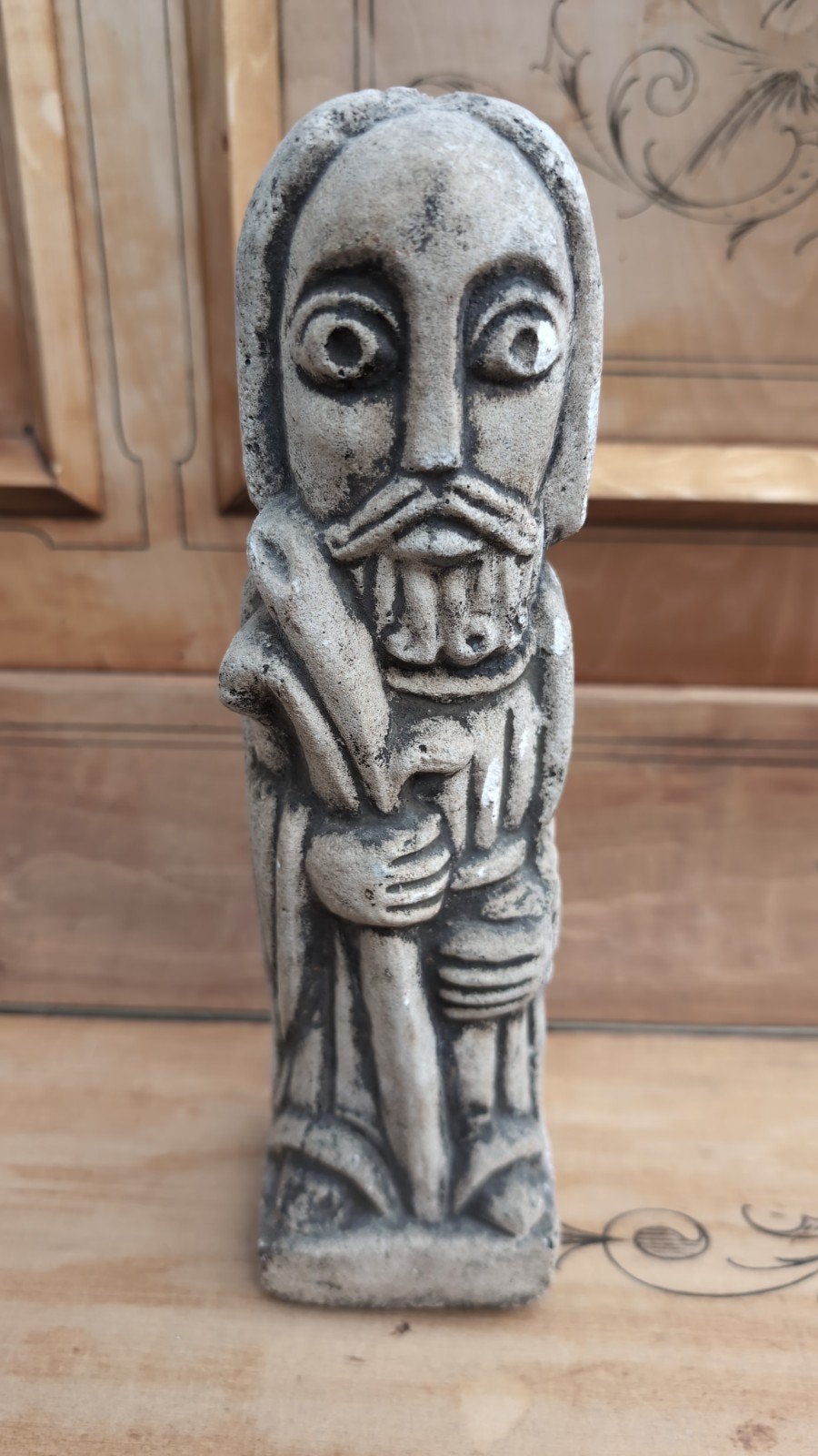 Vintage stenen beeld van een man met baard Sint Servaas, Ophalen, Handgemaakt, 20 - 50 cm, Steen of Keramiek