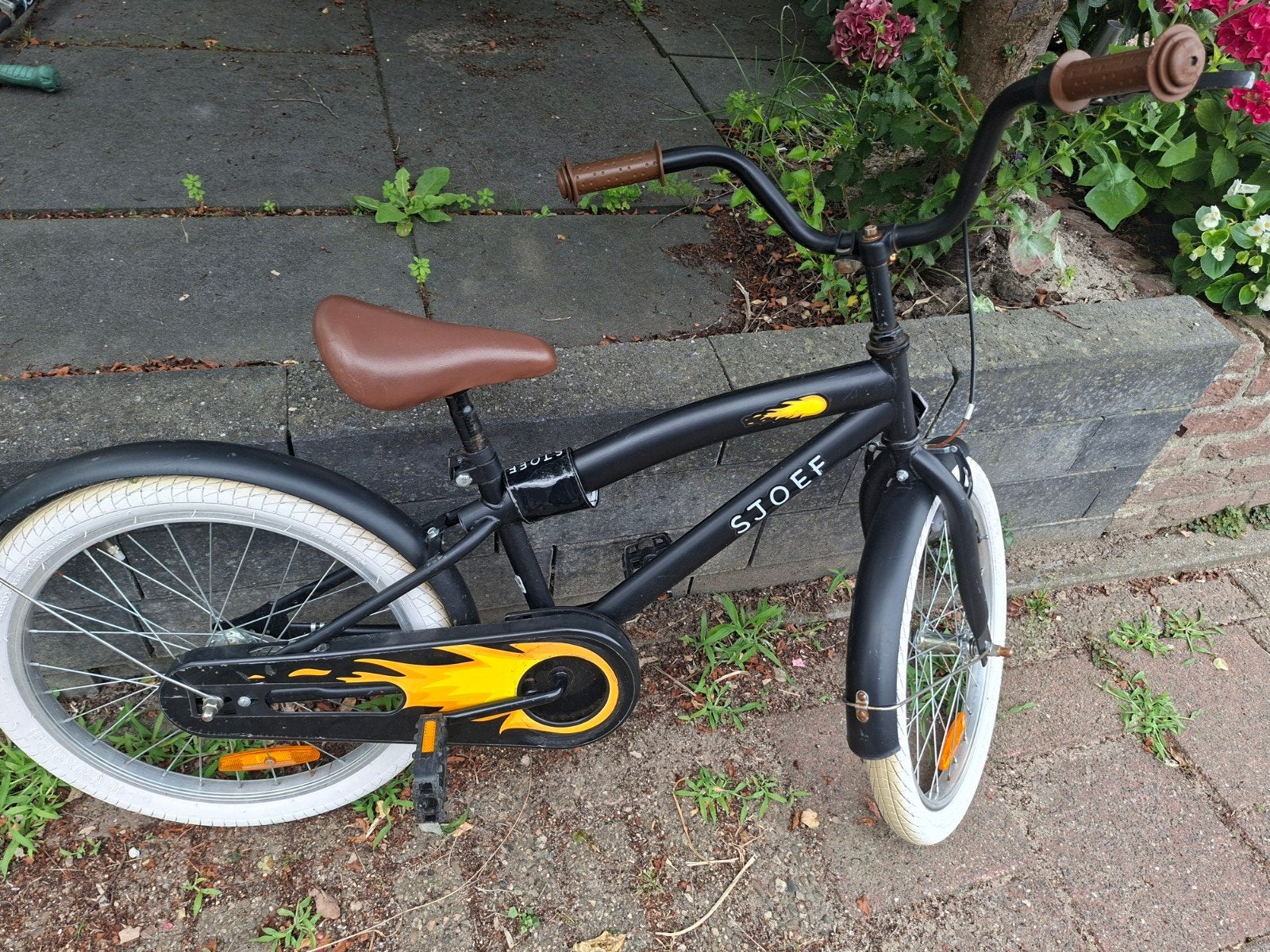 Sjoef kinderfiets 20 inch - Zwart met vlammen, Fietsen en Brommers, Ophalen of Verzenden