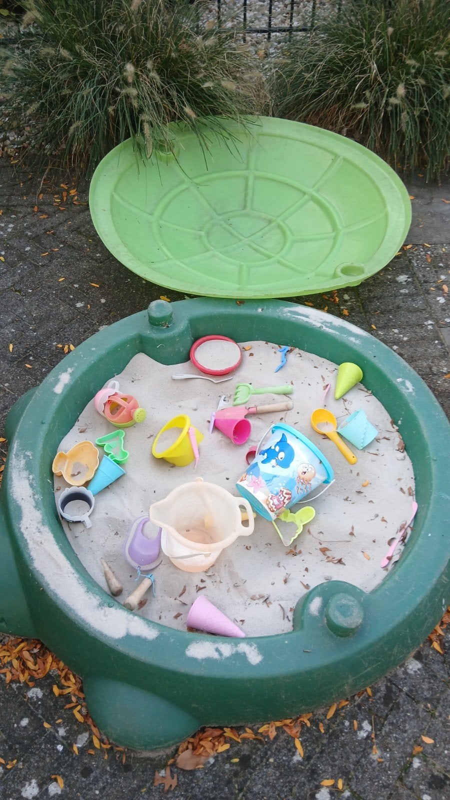 gratis Zandbak met deksel en veel zandspeelgoed, Kinderen en Baby's, Ophalen, Gebruikt