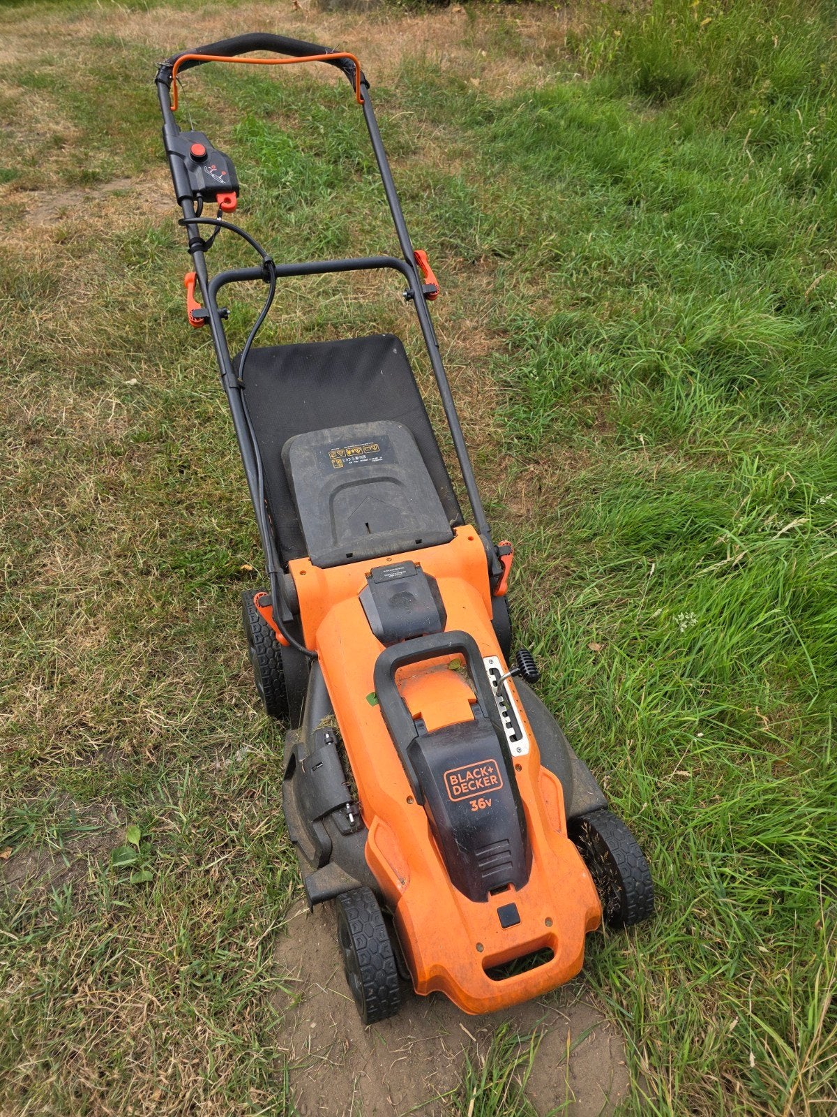 Defecte Black+Decker CLMA4820L2 grasmaaier (onderdelen), Tuin en Terras, Cirkelmaaier, Gebruikt, Accu-grasmaaier, Black+Decker