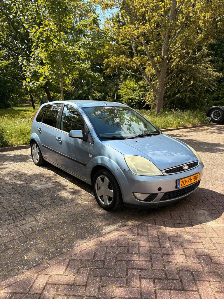 Ford Fiesta 1.3, Auto's, Stof, 4 cilinders, Handgeschakeld, Grijs