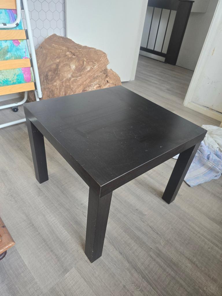 Gratis IKEA bijzettafel met lichte krasjes, Minder dan 45 cm, Minder dan 55 cm, Gebruikt, Vierkant