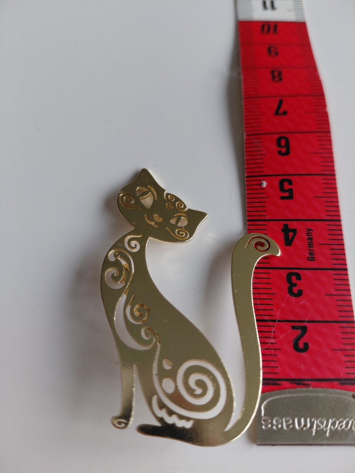 Goudkleurige broche kat - 5 cm, Overige materialen, 4 tot 7 cm, Gebruikt, Ophalen of Verzenden