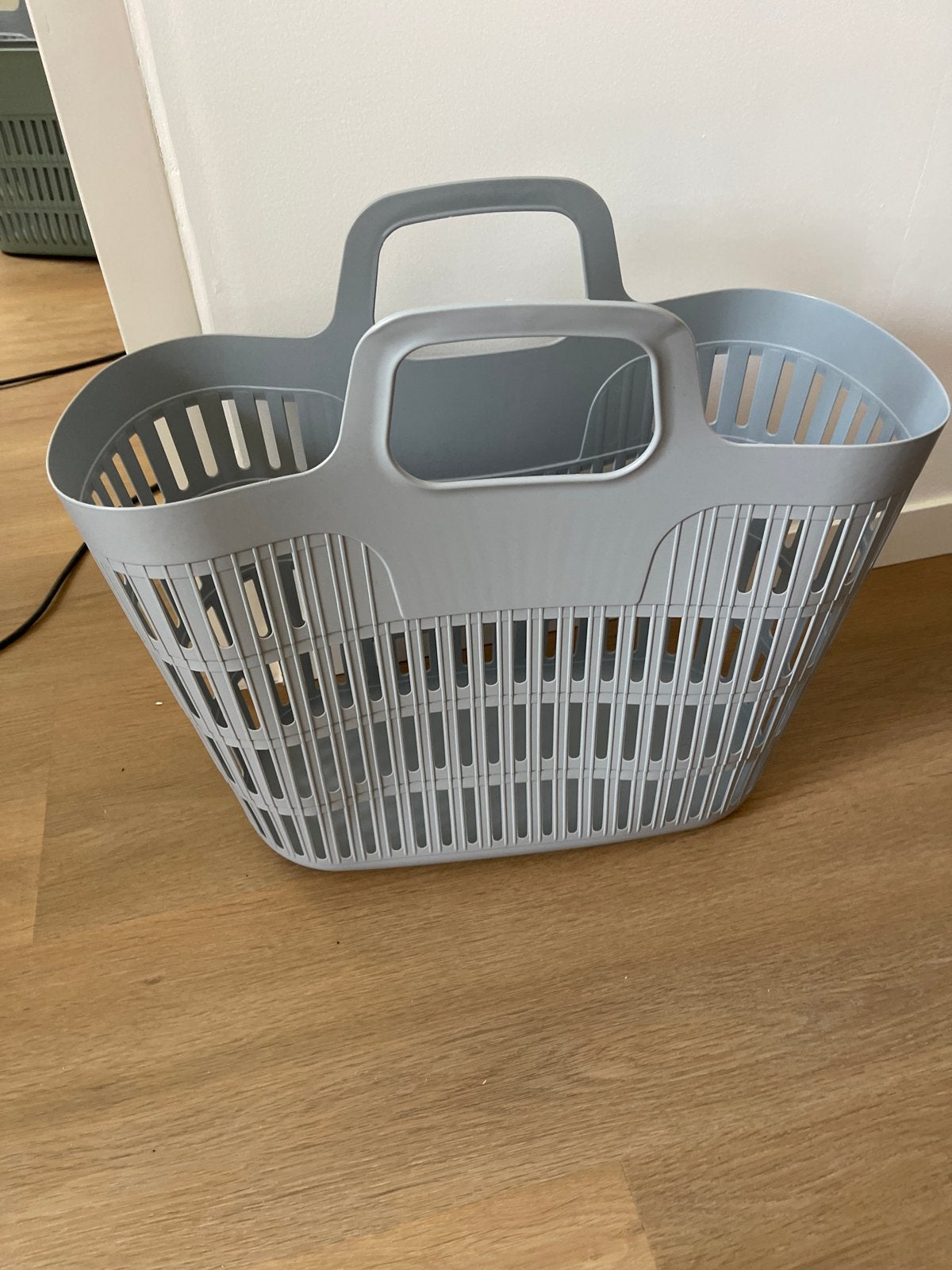 Grijze plastic wasmand of opbergmand, Ophalen, Gebruikt, Kunststof, Modern