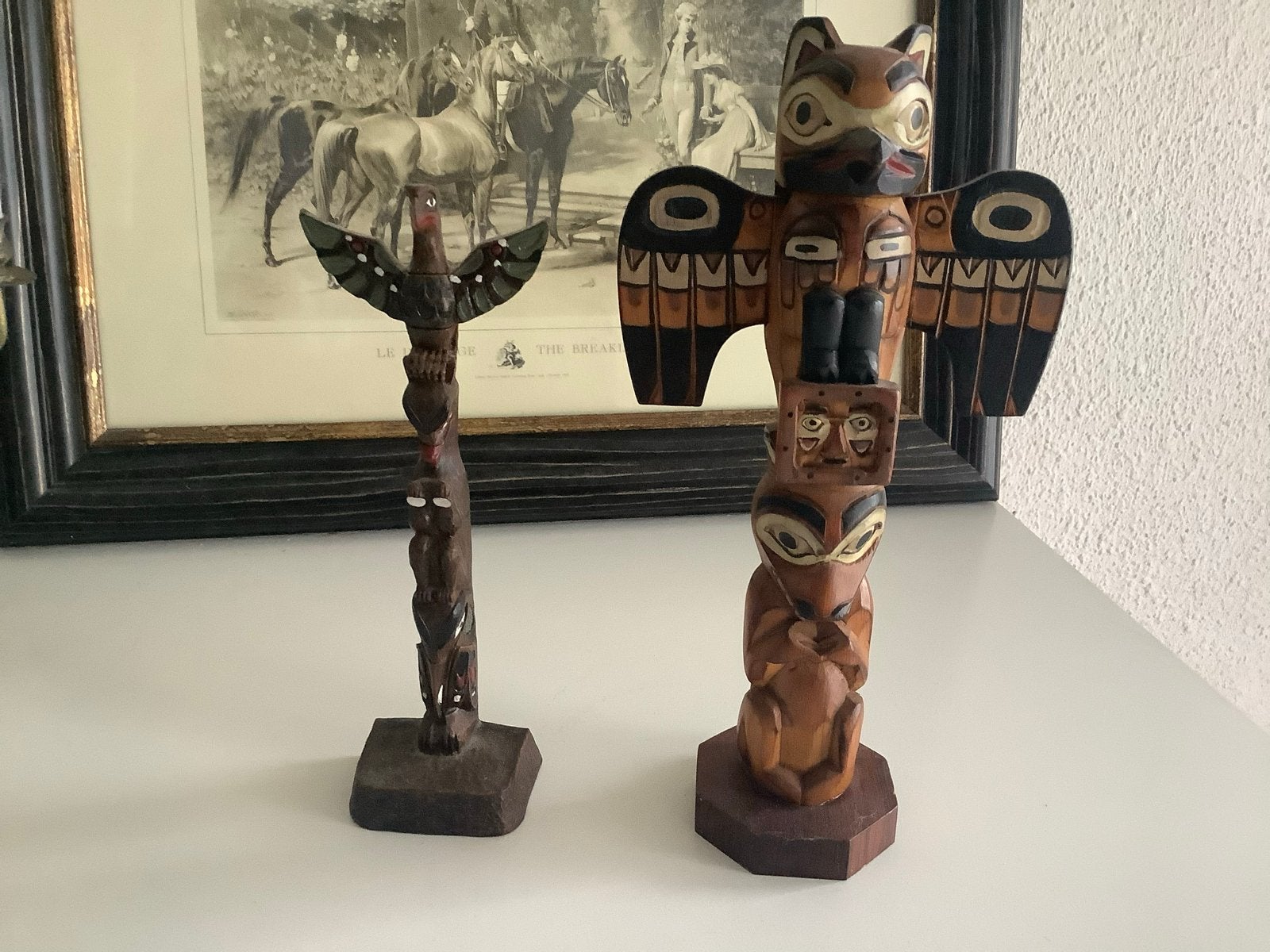 Twee handgesneden houten totempalen - Alaska en Canada, Overige onderwerpen, Ophalen of Verzenden, Handgemaakt, 20 - 50 cm