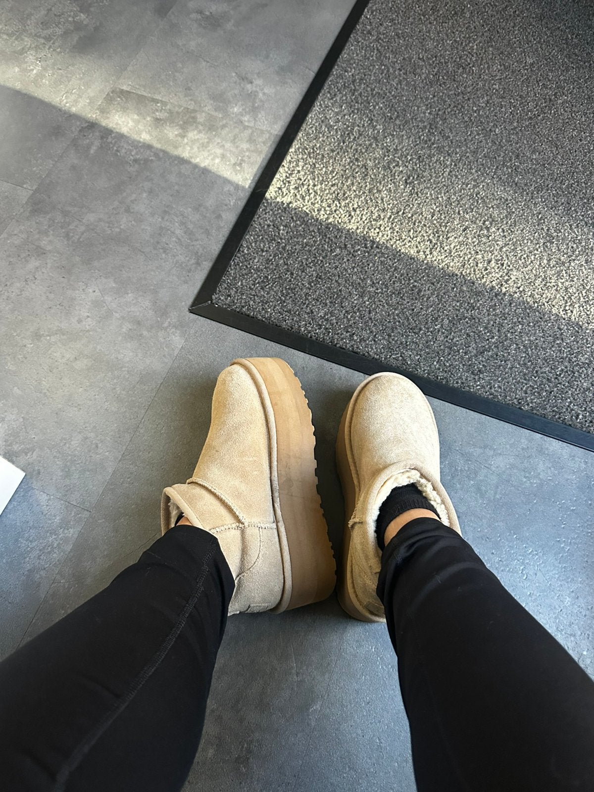 Uggs, Kleding | Dames, Ophalen of Verzenden, Zo goed als nieuw, Zwart