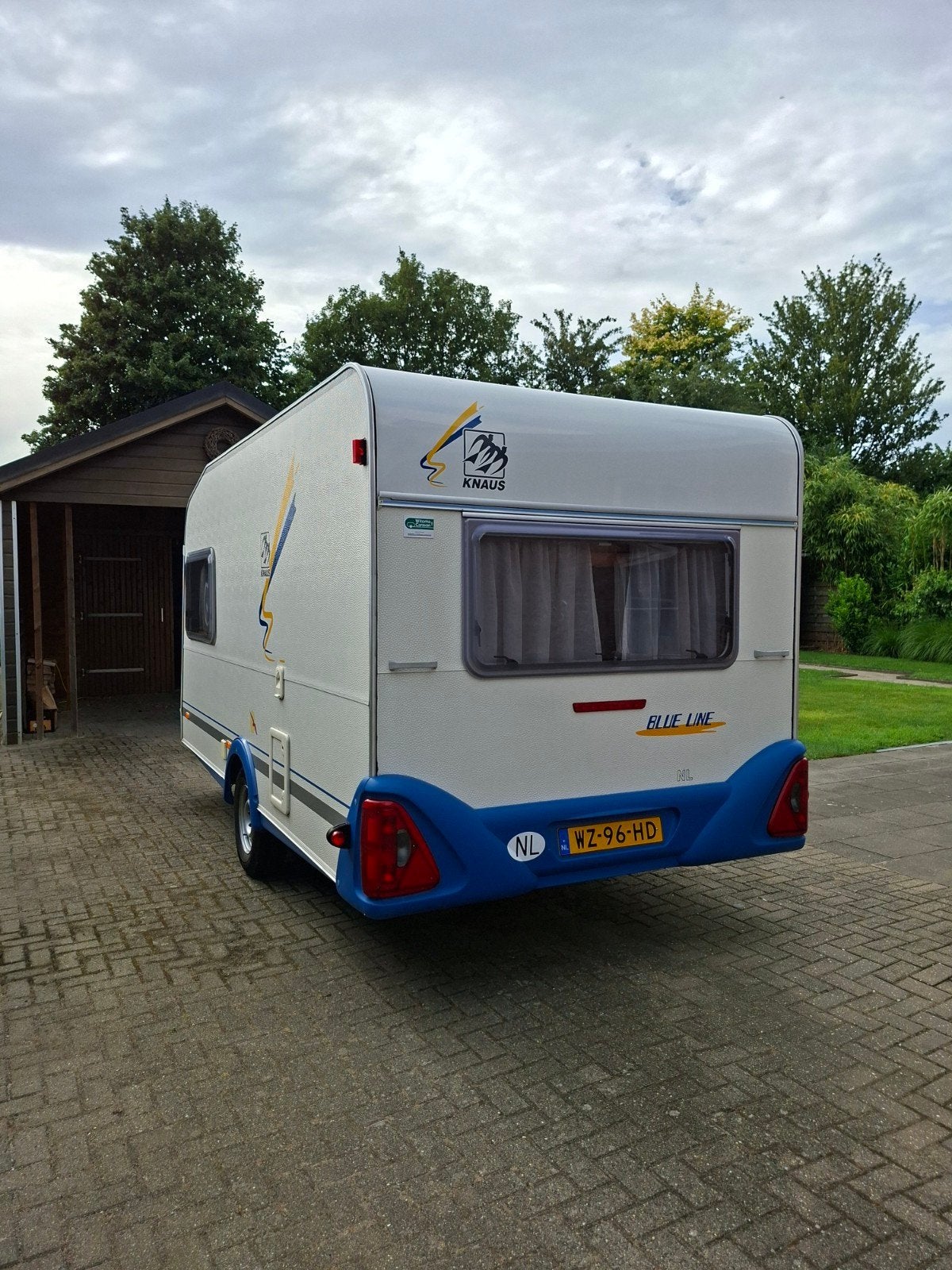 Knaus 400TK Blueline 2001 met voortent en luifel, Particulier