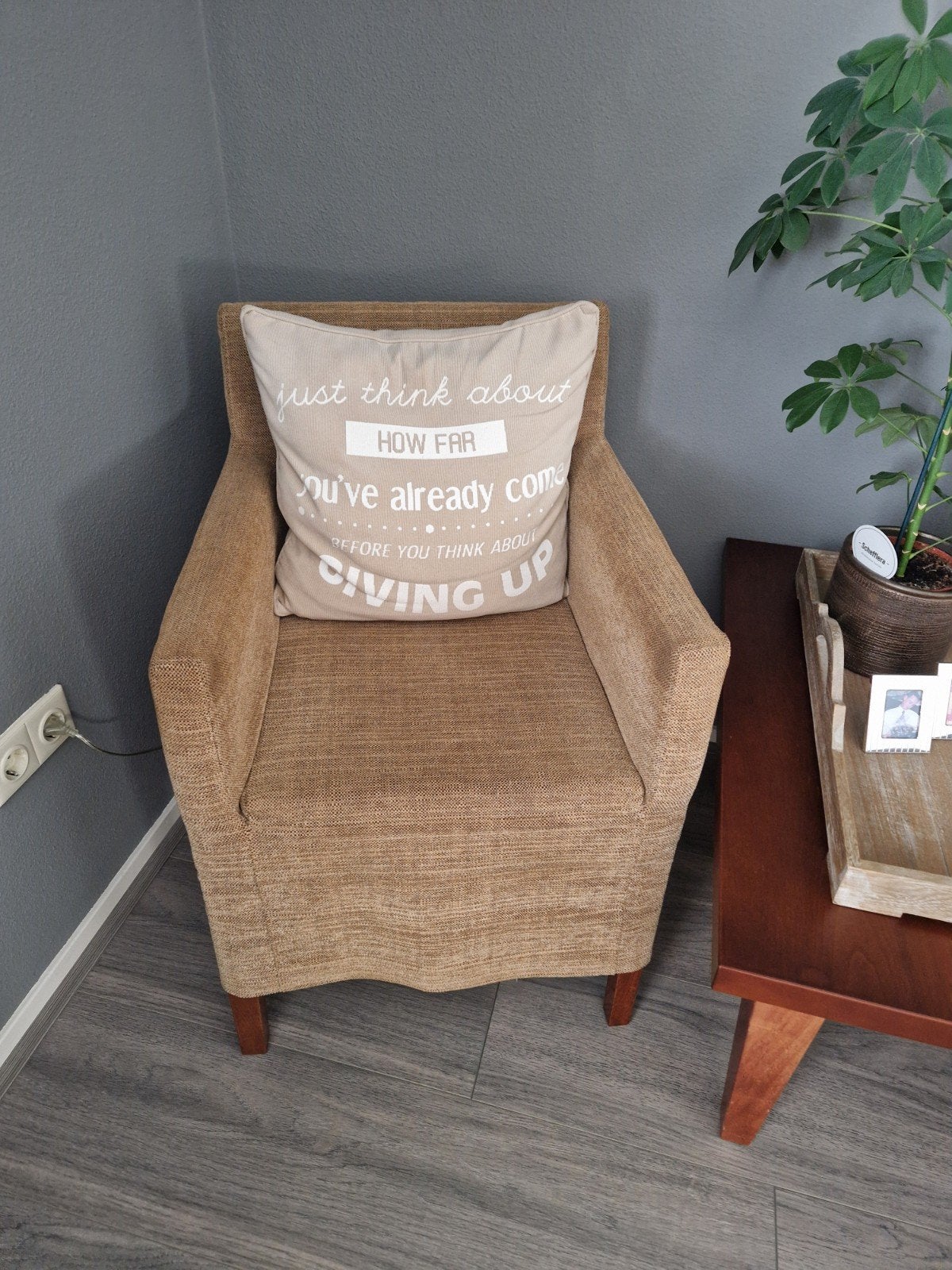 Comfortabele stoel met kersenhouten hoektafel, Ophalen, Gebruikt, Klassiek, Comfortabel, Bruin