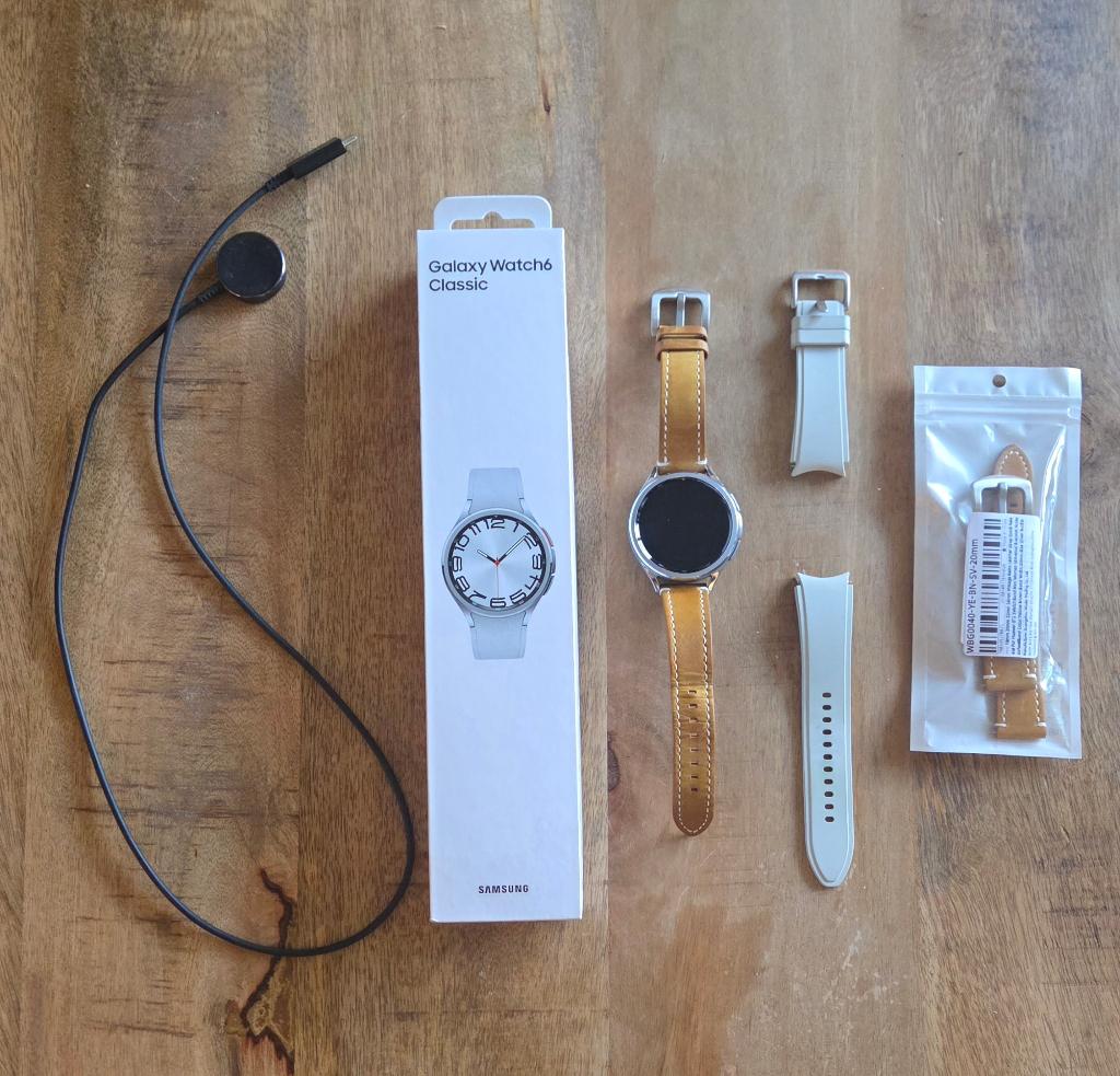 Samsung Galaxy Watch 6 Classic 47mm met LTE, Sieraden, Tassen en Uiterlijk, Smartwatches, Samsung ⌚️, Ophalen of Verzenden, Zo goed als nieuw